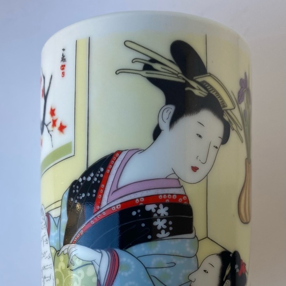 Vintage Set of 4 Japanese Geisha Porcelain Sake/Tea Cups - Picture 4 of 11